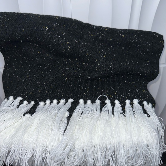 No Boundaries NWT Scarf - Picture 5 of 5